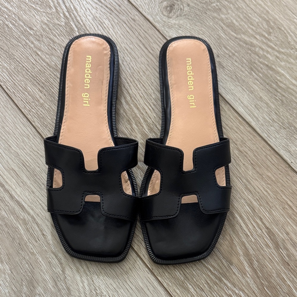 Madden Girl Haydn Black Slide Sandals